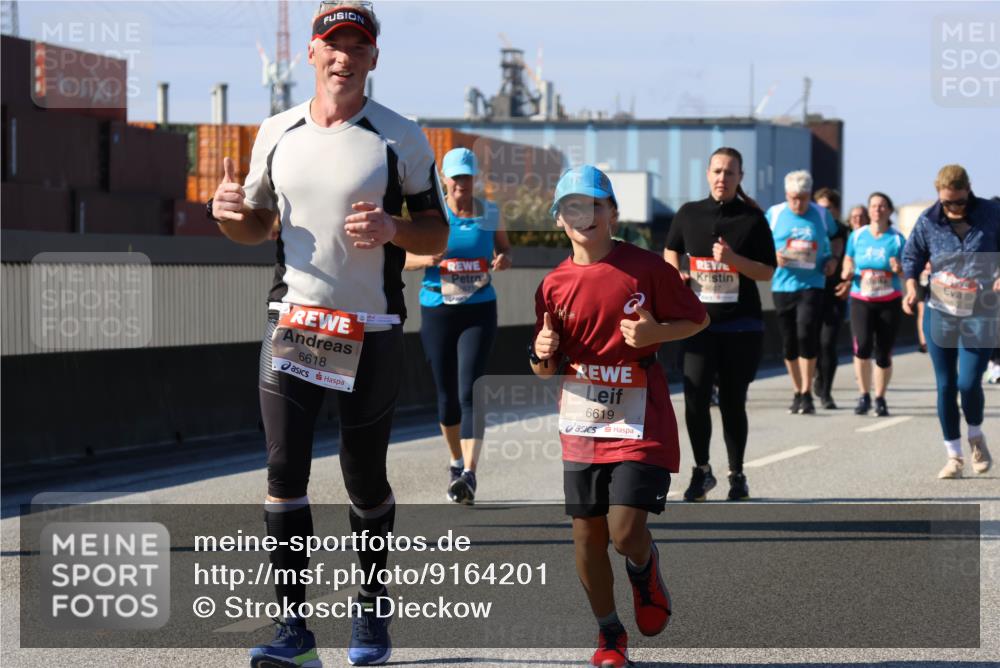 03.10.2025 - Köhlbrandbrückenlauf Strokosch-Dieckow http://msf.ph/oto/9164201 03.10.2025 13:07:26 Position 3 6618, 6619 meine-sportfotos.de