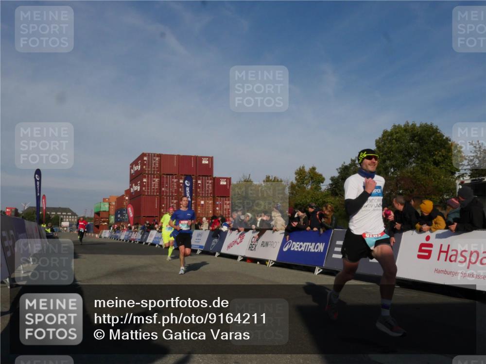03.10.2025 - Köhlbrandbrückenlauf Matties Gatica Varas http://msf.ph/oto/9164211 03.10.2025 09:51:28 Ziel 1032, 3082, 3401, 3740 meine-sportfotos.de