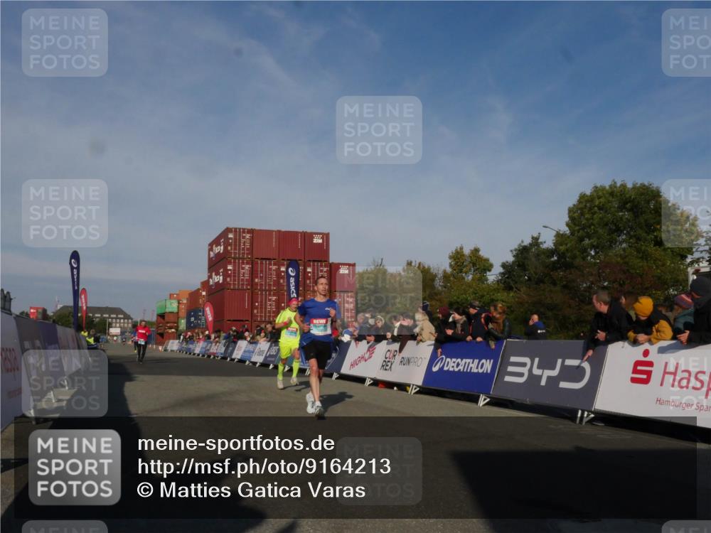 03.10.2025 - Köhlbrandbrückenlauf Matties Gatica Varas http://msf.ph/oto/9164213 03.10.2025 09:51:28 Ziel 1032, 3082, 3401, 3740 meine-sportfotos.de