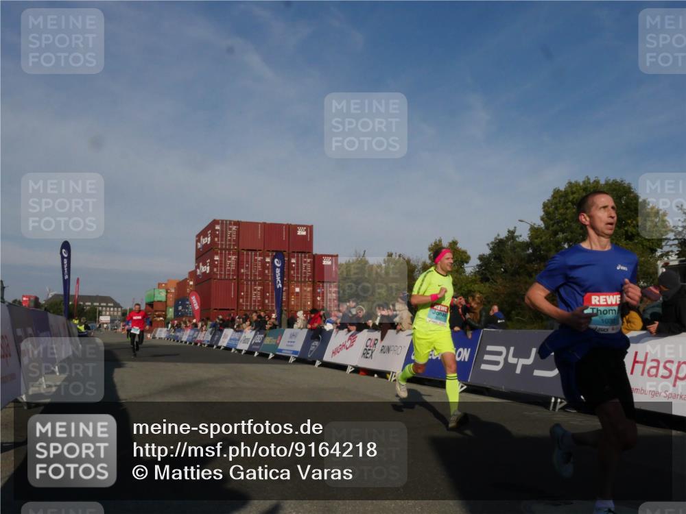 03.10.2025 - Köhlbrandbrückenlauf Matties Gatica Varas http://msf.ph/oto/9164218 03.10.2025 09:51:30 Ziel 1032, 1057, 3082, 3401, 3740 meine-sportfotos.de