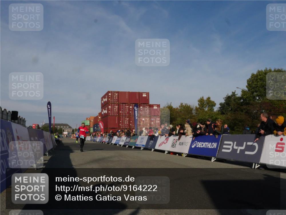 03.10.2025 - Köhlbrandbrückenlauf Matties Gatica Varas http://msf.ph/oto/9164222 03.10.2025 09:51:31 Ziel 1032, 1057, 3082, 3401 meine-sportfotos.de