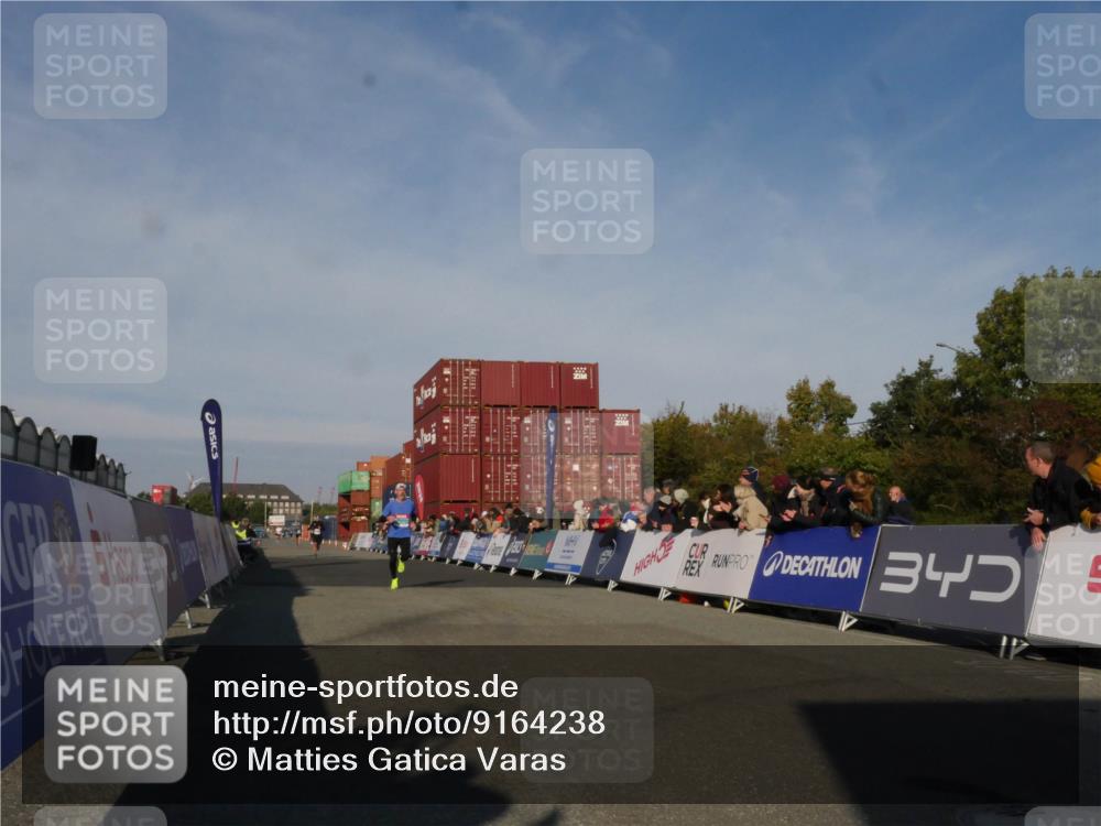 03.10.2025 - Köhlbrandbrückenlauf Matties Gatica Varas http://msf.ph/oto/9164238 03.10.2025 09:51:36 Ziel 1034, 1057, 3401 meine-sportfotos.de
