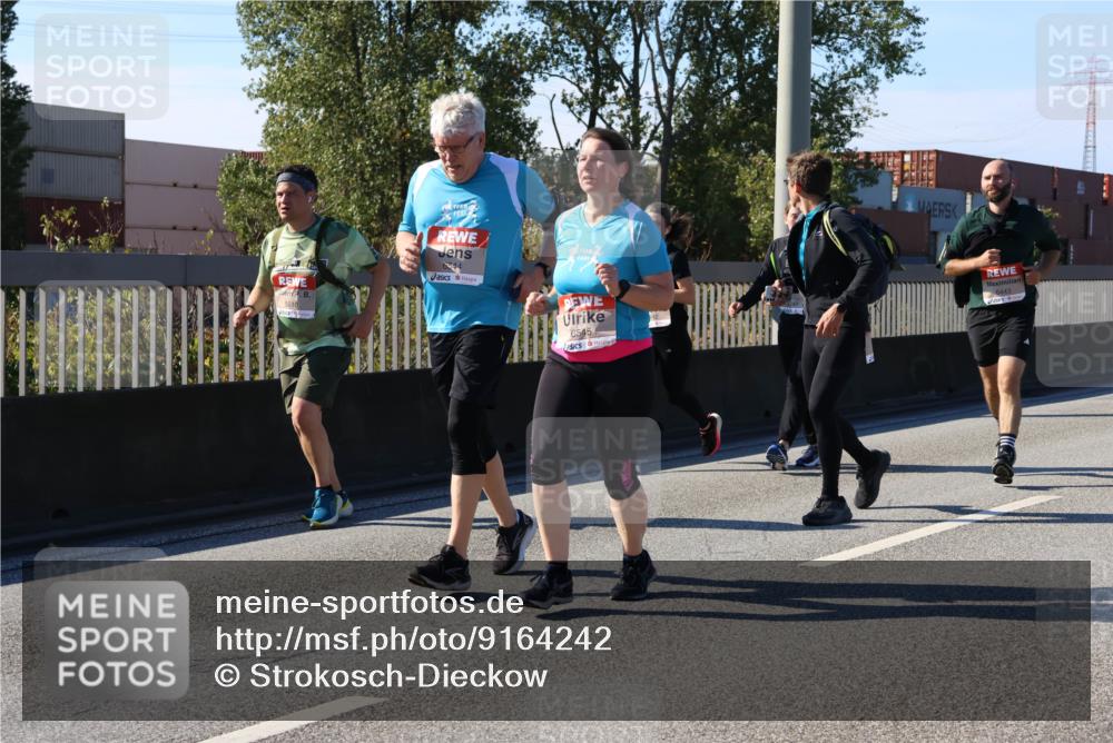 03.10.2025 - Köhlbrandbrückenlauf Strokosch-Dieckow http://msf.ph/oto/9164242 03.10.2025 13:07:37 Position 3 5510, 6944, 6545 meine-sportfotos.de
