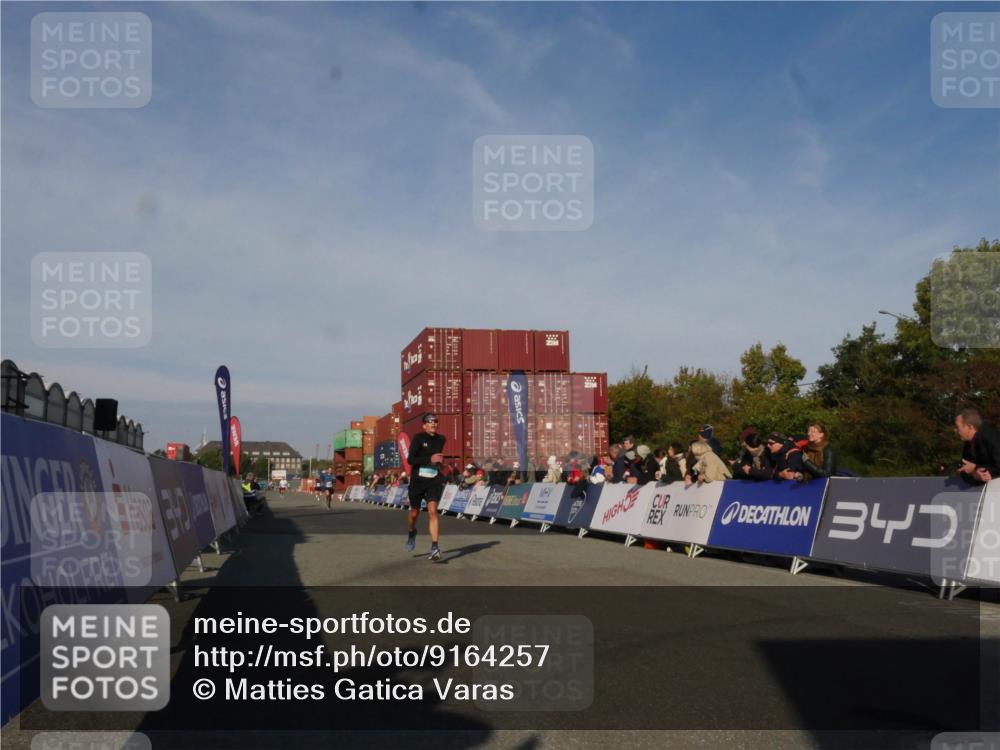 03.10.2025 - Köhlbrandbrückenlauf Matties Gatica Varas http://msf.ph/oto/9164257 03.10.2025 09:51:44 Ziel 1034, 3350 meine-sportfotos.de