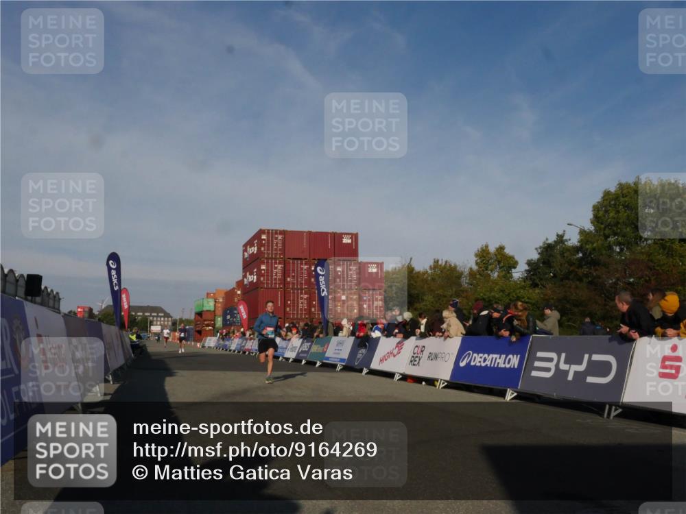 03.10.2025 - Köhlbrandbrückenlauf Matties Gatica Varas http://msf.ph/oto/9164269 03.10.2025 09:51:49 Ziel 3350, 3809 meine-sportfotos.de