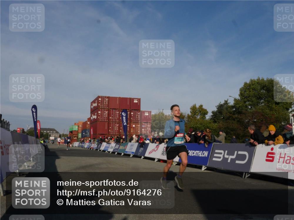 03.10.2025 - Köhlbrandbrückenlauf Matties Gatica Varas http://msf.ph/oto/9164276 03.10.2025 09:51:51 Ziel 3350, 3809 meine-sportfotos.de