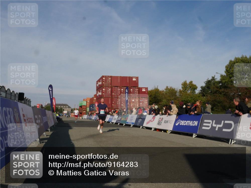 03.10.2025 - Köhlbrandbrückenlauf Matties Gatica Varas http://msf.ph/oto/9164283 03.10.2025 09:51:56 Ziel 3086, 3809 meine-sportfotos.de