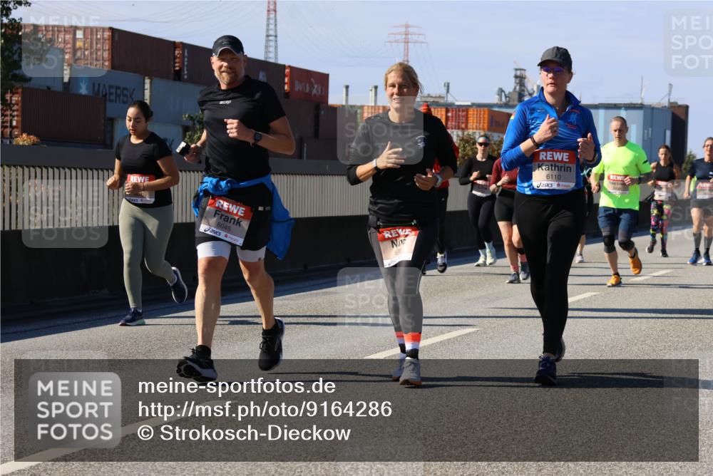 03.10.2025 - Köhlbrandbrückenlauf Strokosch-Dieckow http://msf.ph/oto/9164286 03.10.2025 13:07:49 Position 3 6045, 6110, 5438 meine-sportfotos.de