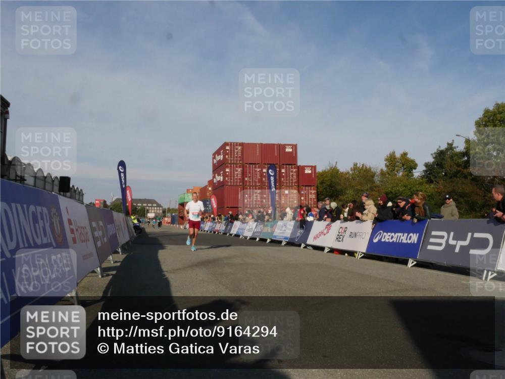 03.10.2025 - Köhlbrandbrückenlauf Matties Gatica Varas http://msf.ph/oto/9164294 03.10.2025 09:52:00 Ziel 1187, 3086, 3756, 3809 meine-sportfotos.de