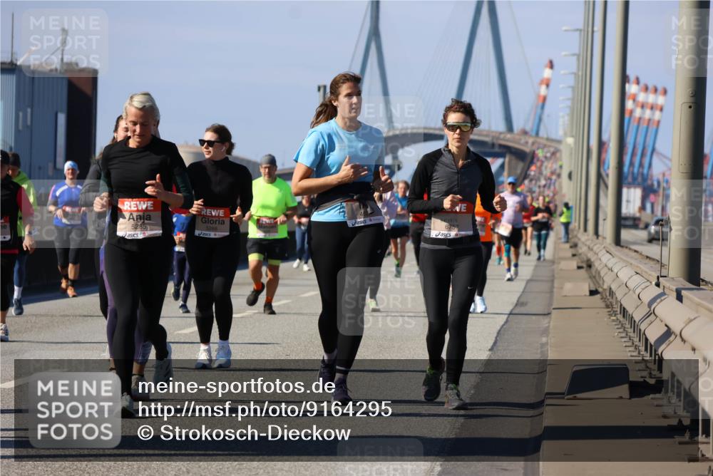 03.10.2025 - Köhlbrandbrückenlauf Strokosch-Dieckow http://msf.ph/oto/9164295 03.10.2025 13:07:53 Position 3 5285, 5288, 6757 meine-sportfotos.de