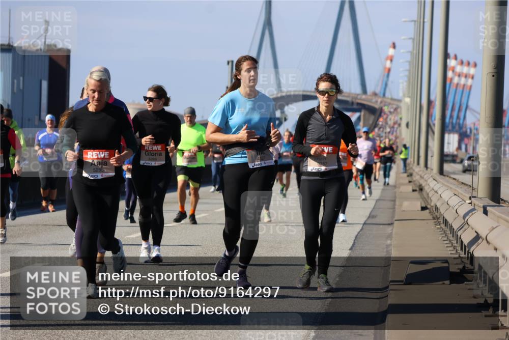 03.10.2025 - Köhlbrandbrückenlauf Strokosch-Dieckow http://msf.ph/oto/9164297 03.10.2025 13:07:54 Position 3 5288, 5285, 6757 meine-sportfotos.de