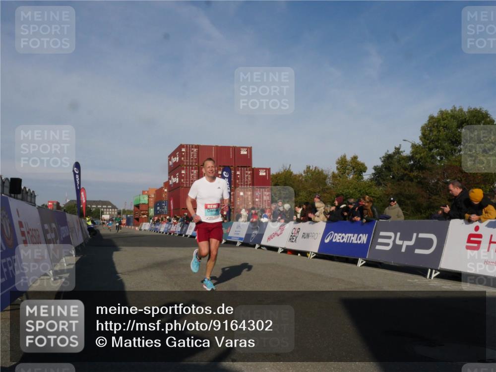 03.10.2025 - Köhlbrandbrückenlauf Matties Gatica Varas http://msf.ph/oto/9164302 03.10.2025 09:52:02 Ziel 1187, 3086, 3756 meine-sportfotos.de