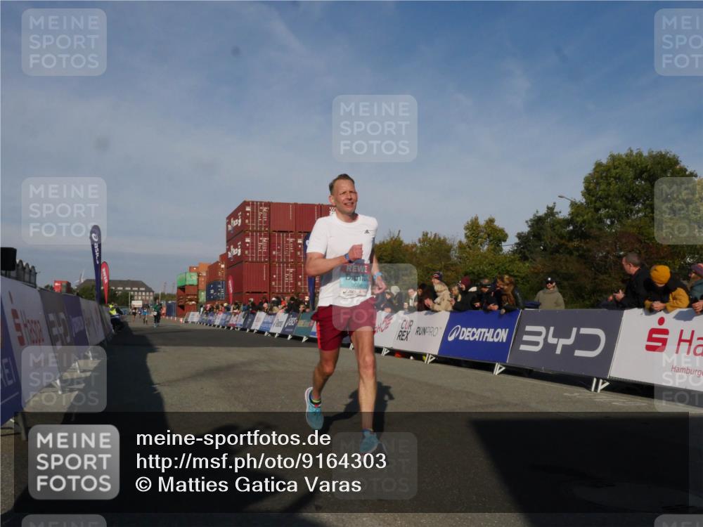 03.10.2025 - Köhlbrandbrückenlauf Matties Gatica Varas http://msf.ph/oto/9164303 03.10.2025 09:52:02 Ziel 1187, 3086, 3756 meine-sportfotos.de