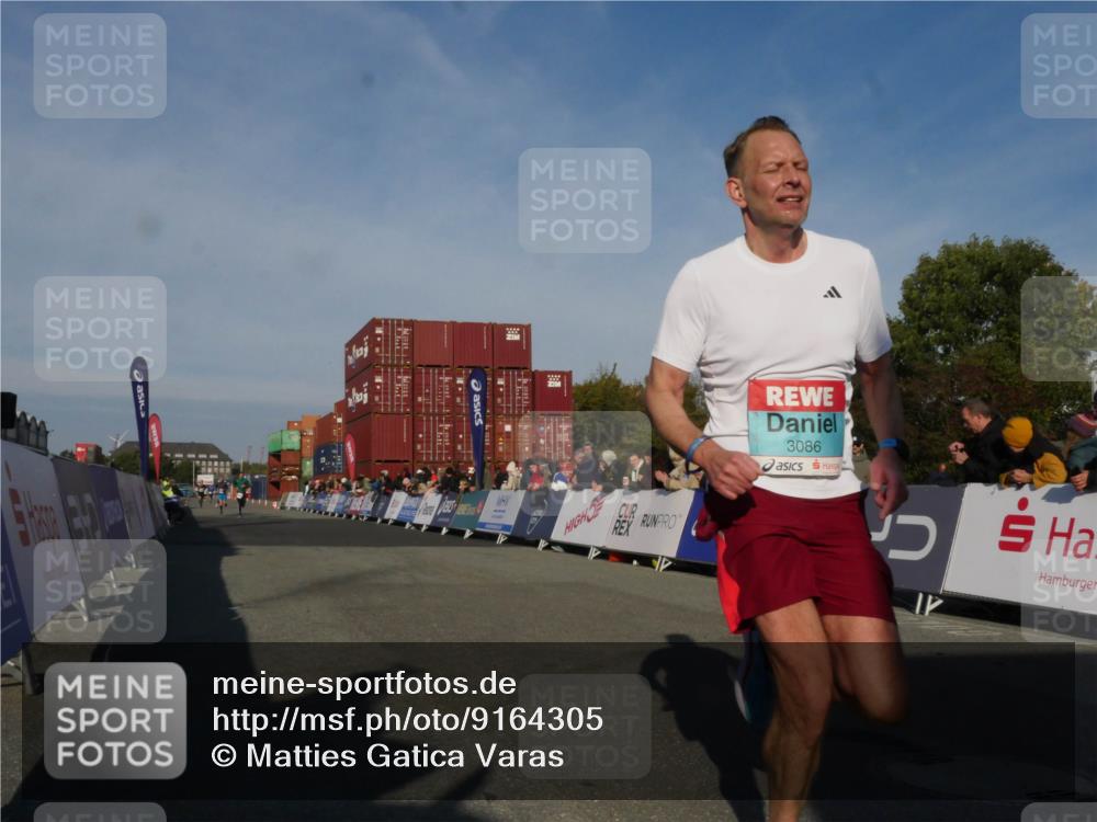 03.10.2025 - Köhlbrandbrückenlauf Matties Gatica Varas http://msf.ph/oto/9164305 03.10.2025 09:52:03 Ziel 1026, 1187, 3086, 3756 meine-sportfotos.de