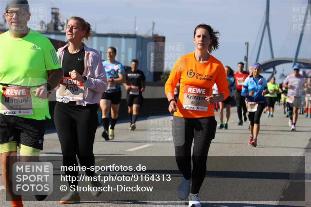03.10.2025 - Köhlbrandbrückenlauf Strokosch-Dieckow http://msf.ph/oto/9164313 03.10.2025 13:08:06 Position 3 6669, 4695, 5854 meine-sportfotos.de