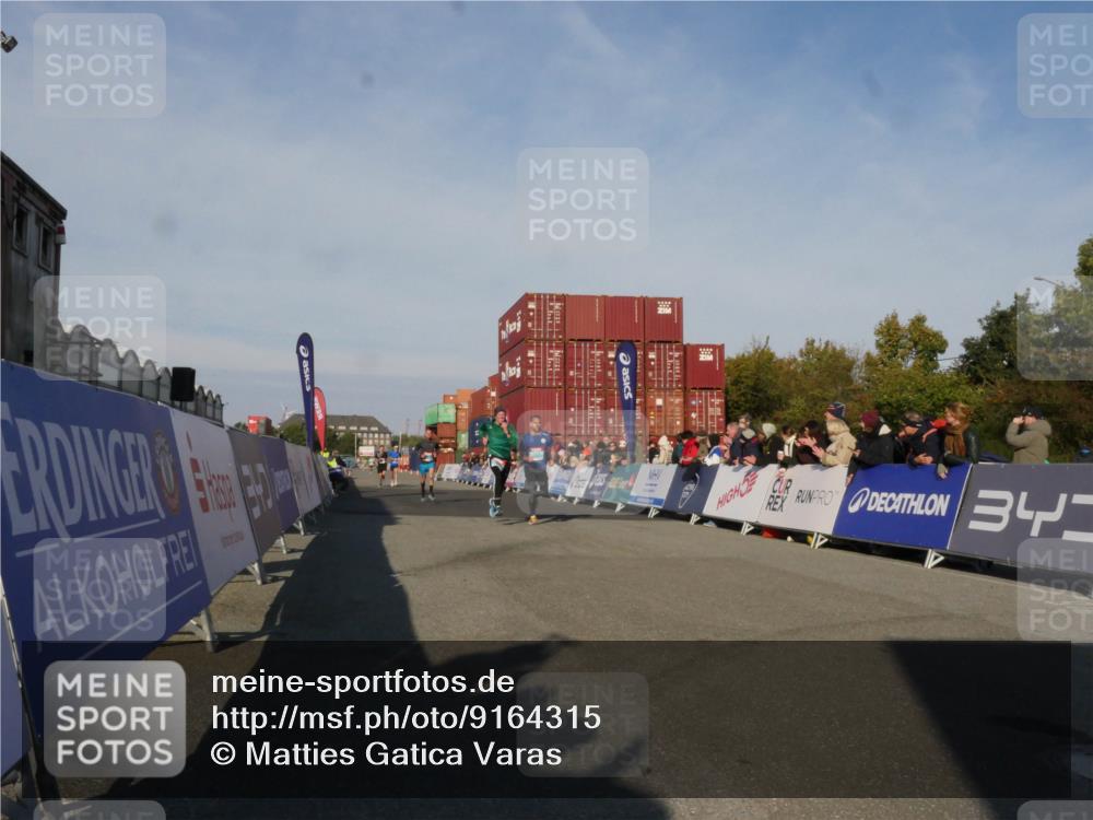 03.10.2025 - Köhlbrandbrückenlauf Matties Gatica Varas http://msf.ph/oto/9164315 03.10.2025 09:52:08 Ziel 1026, 1187, 2722, 3756 meine-sportfotos.de