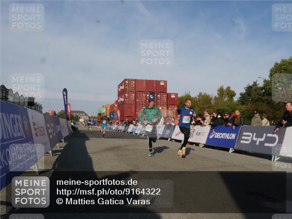 03.10.2025 - Köhlbrandbrückenlauf Matties Gatica Varas http://msf.ph/oto/9164322 03.10.2025 09:52:10 Ziel 1026, 1187, 2722, 3248, 3756 meine-sportfotos.de