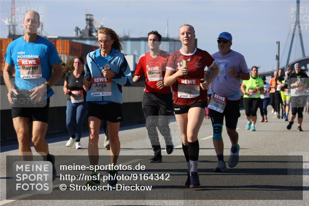 03.10.2025 - Köhlbrandbrückenlauf Strokosch-Dieckow http://msf.ph/oto/9164342 03.10.2025 13:08:16 Position 3 6502, 6501, 6075, 6768, 5655 meine-sportfotos.de
