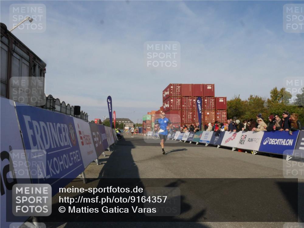 03.10.2025 - Köhlbrandbrückenlauf Matties Gatica Varas http://msf.ph/oto/9164357 03.10.2025 09:52:23 Ziel 2937 meine-sportfotos.de