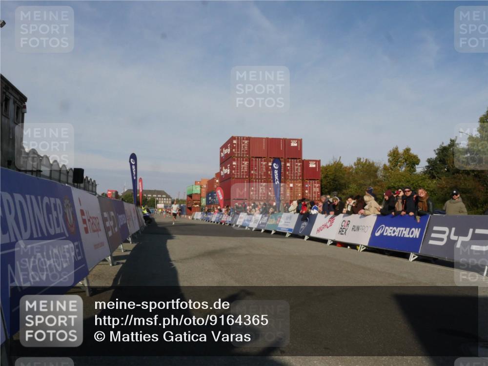 03.10.2025 - Köhlbrandbrückenlauf Matties Gatica Varas http://msf.ph/oto/9164365 03.10.2025 09:52:26 Ziel 2937, 3267 meine-sportfotos.de