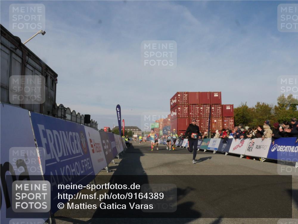 03.10.2025 - Köhlbrandbrückenlauf Matties Gatica Varas http://msf.ph/oto/9164389 03.10.2025 09:52:41 Ziel 1019, 1055, 2792, 3008, 3610 meine-sportfotos.de