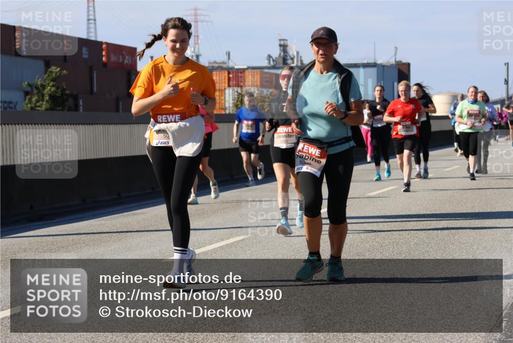 03.10.2025 - Köhlbrandbrückenlauf Strokosch-Dieckow http://msf.ph/oto/9164390 03.10.2025 13:08:40 Position 3 50, 5215, 5000 meine-sportfotos.de