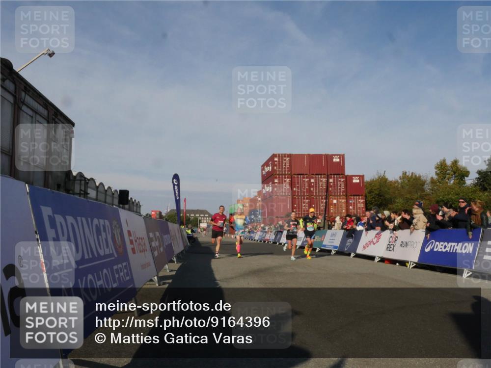 03.10.2025 - Köhlbrandbrückenlauf Matties Gatica Varas http://msf.ph/oto/9164396 03.10.2025 09:52:43 Ziel 1019, 1055, 2792, 3008, 3610, 3712 meine-sportfotos.de