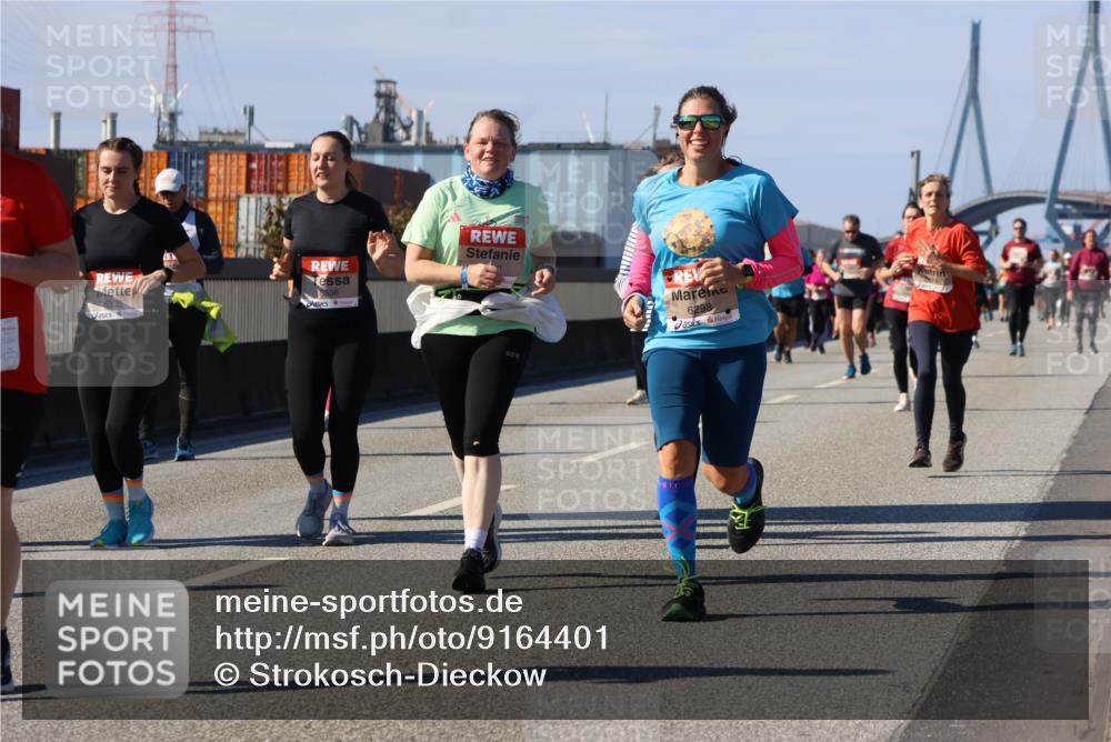 03.10.2025 - Köhlbrandbrückenlauf Strokosch-Dieckow http://msf.ph/oto/9164401 03.10.2025 13:08:47 Position 3 6335, 6336, 6298 meine-sportfotos.de