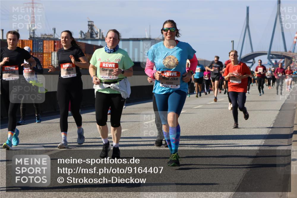 03.10.2025 - Köhlbrandbrückenlauf Strokosch-Dieckow http://msf.ph/oto/9164407 03.10.2025 13:08:47 Position 3 6335, 6336, 4120, 6298 meine-sportfotos.de