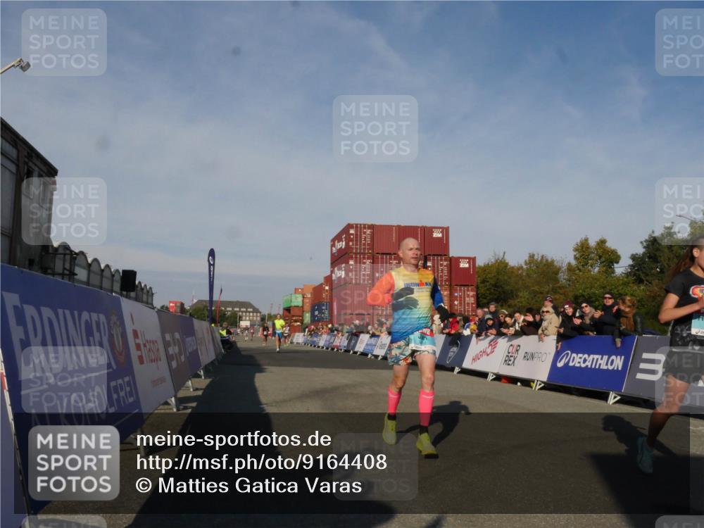 03.10.2025 - Köhlbrandbrückenlauf Matties Gatica Varas http://msf.ph/oto/9164408 03.10.2025 09:52:46 Ziel 1055, 2792, 3008, 3610, 3712 meine-sportfotos.de