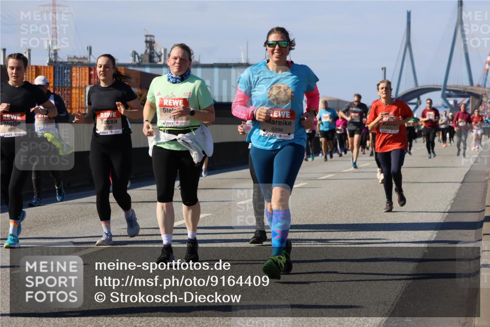 03.10.2025 - Köhlbrandbrückenlauf Strokosch-Dieckow http://msf.ph/oto/9164409 03.10.2025 13:08:47 Position 3 6335, 6336, 41, 6298 meine-sportfotos.de