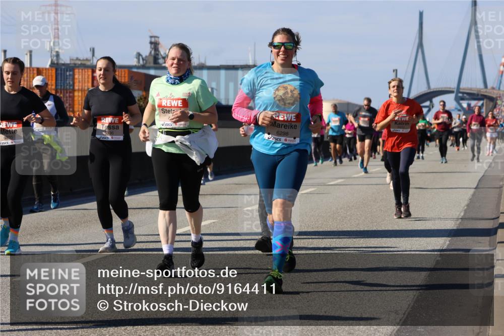 03.10.2025 - Köhlbrandbrückenlauf Strokosch-Dieckow http://msf.ph/oto/9164411 03.10.2025 13:08:47 Position 3 6335, 6336, 6298 meine-sportfotos.de