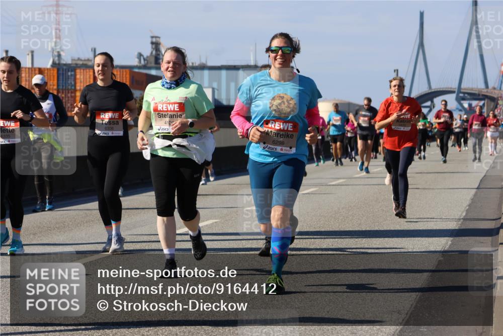 03.10.2025 - Köhlbrandbrückenlauf Strokosch-Dieckow http://msf.ph/oto/9164412 03.10.2025 13:08:47 Position 3 6335, 6336, 4120, 6298 meine-sportfotos.de