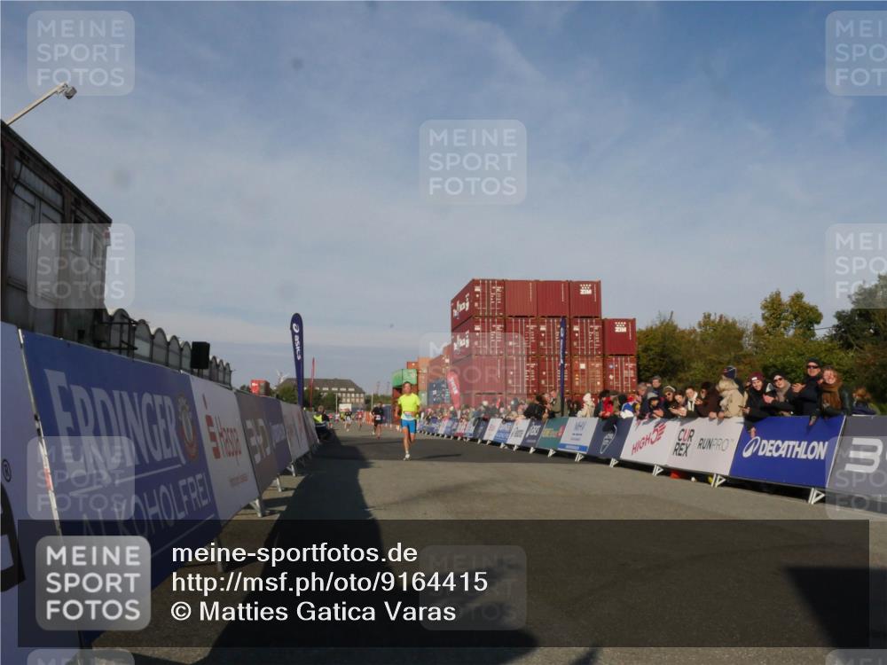 03.10.2025 - Köhlbrandbrückenlauf Matties Gatica Varas http://msf.ph/oto/9164415 03.10.2025 09:52:49 Ziel 2933, 3269, 3610, 3712 meine-sportfotos.de