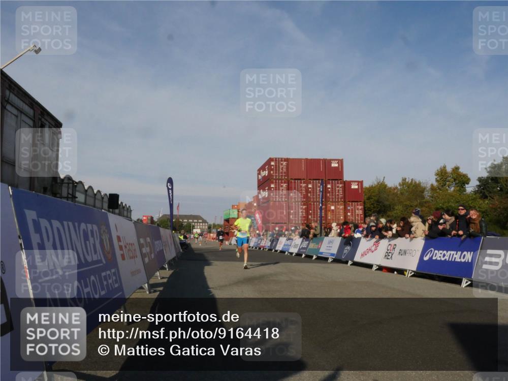 03.10.2025 - Köhlbrandbrückenlauf Matties Gatica Varas http://msf.ph/oto/9164418 03.10.2025 09:52:50 Ziel 2933, 3269, 3712 meine-sportfotos.de