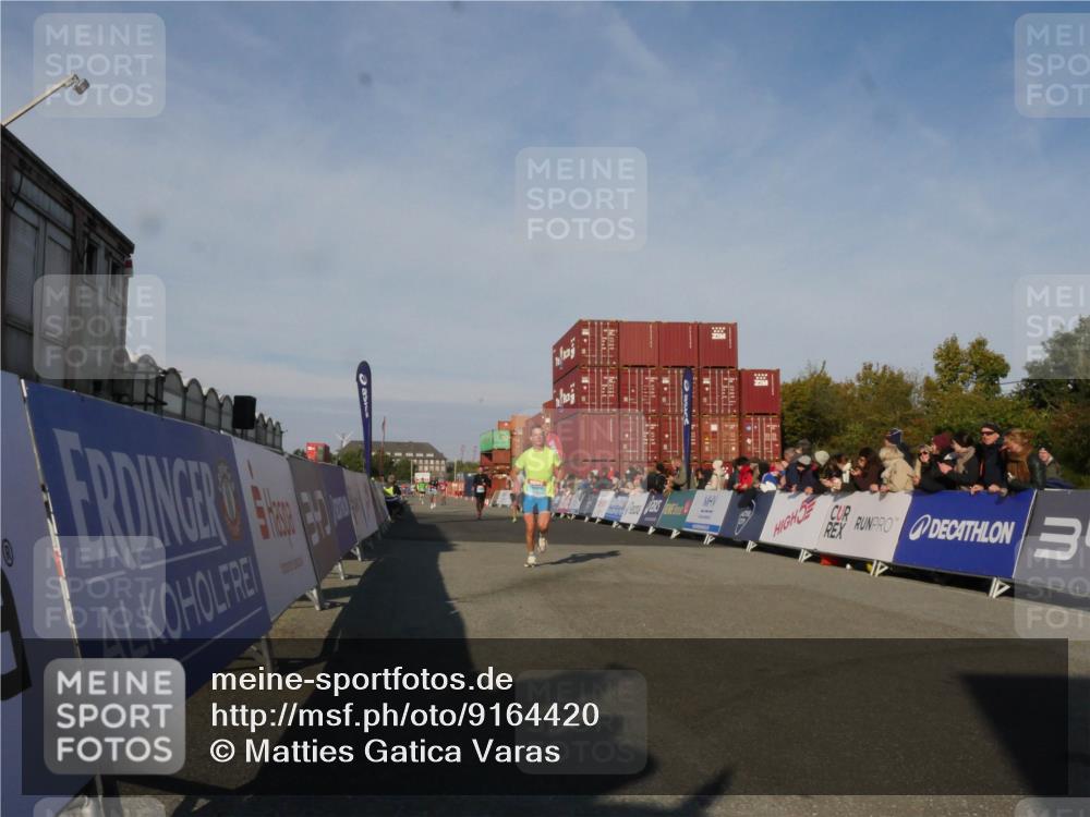 03.10.2025 - Köhlbrandbrückenlauf Matties Gatica Varas http://msf.ph/oto/9164420 03.10.2025 09:52:50 Ziel 2933, 3269, 3712 meine-sportfotos.de