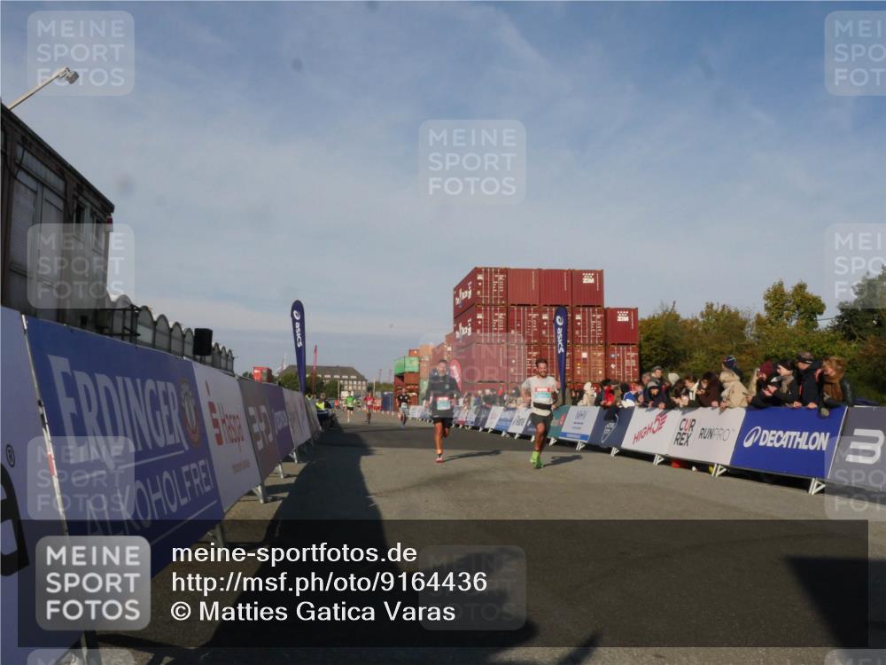 03.10.2025 - Köhlbrandbrückenlauf Matties Gatica Varas http://msf.ph/oto/9164436 03.10.2025 09:52:55 Ziel 1035, 2705, 2933, 3269, 3629, 3712 meine-sportfotos.de