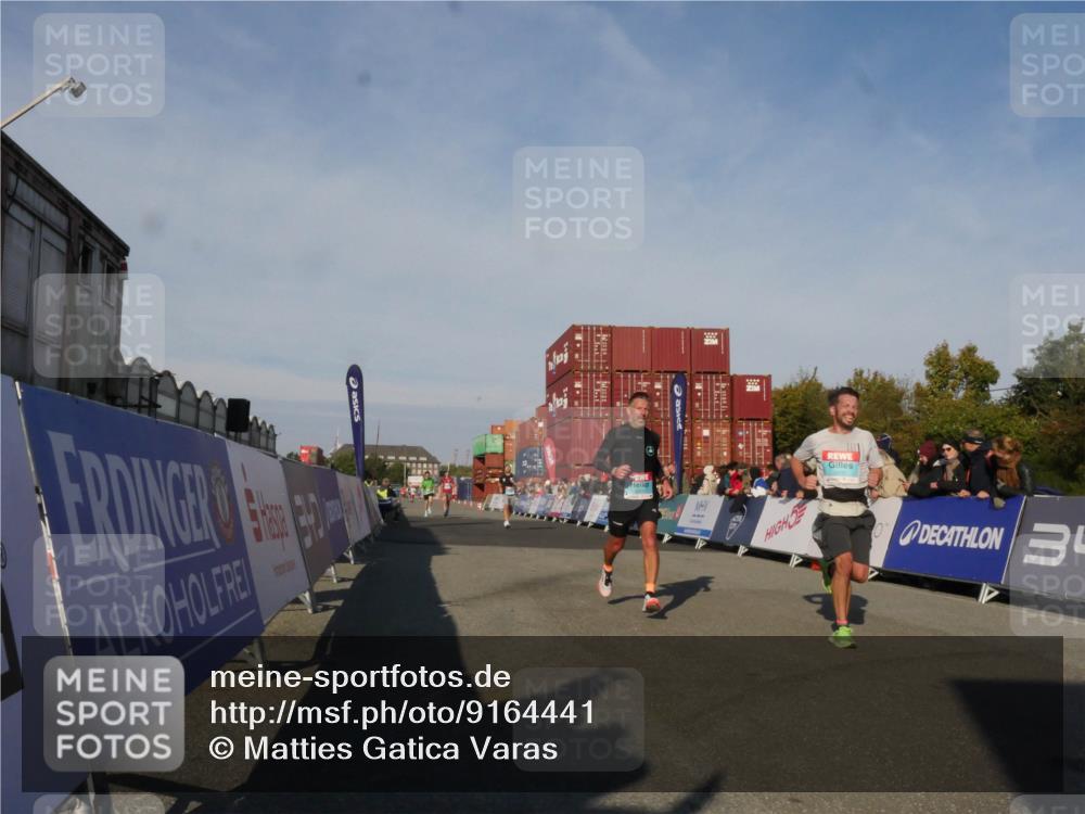 03.10.2025 - Köhlbrandbrückenlauf Matties Gatica Varas http://msf.ph/oto/9164441 03.10.2025 09:52:56 Ziel 1035, 2705, 2933, 3269, 3629 meine-sportfotos.de