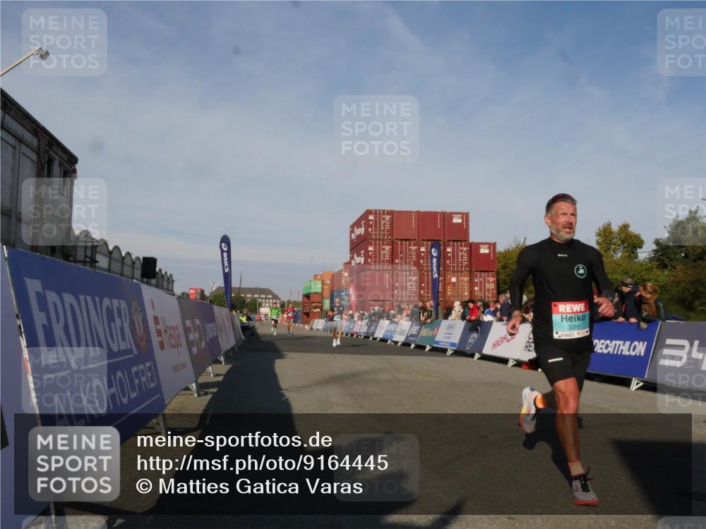 03.10.2025 - Köhlbrandbrückenlauf Matties Gatica Varas http://msf.ph/oto/9164445 03.10.2025 09:52:57 Ziel 1035, 2705, 2933, 3269, 3629 meine-sportfotos.de