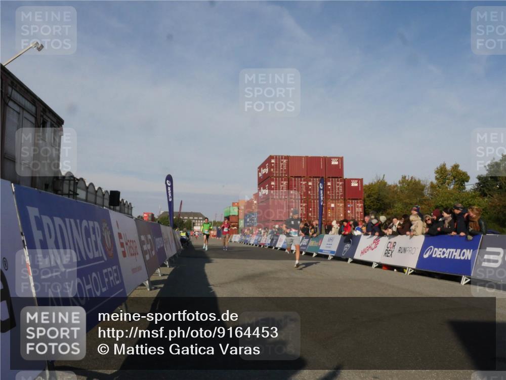 03.10.2025 - Köhlbrandbrückenlauf Matties Gatica Varas http://msf.ph/oto/9164453 03.10.2025 09:52:59 Ziel 1035, 2705, 2933, 3269, 3629 meine-sportfotos.de
