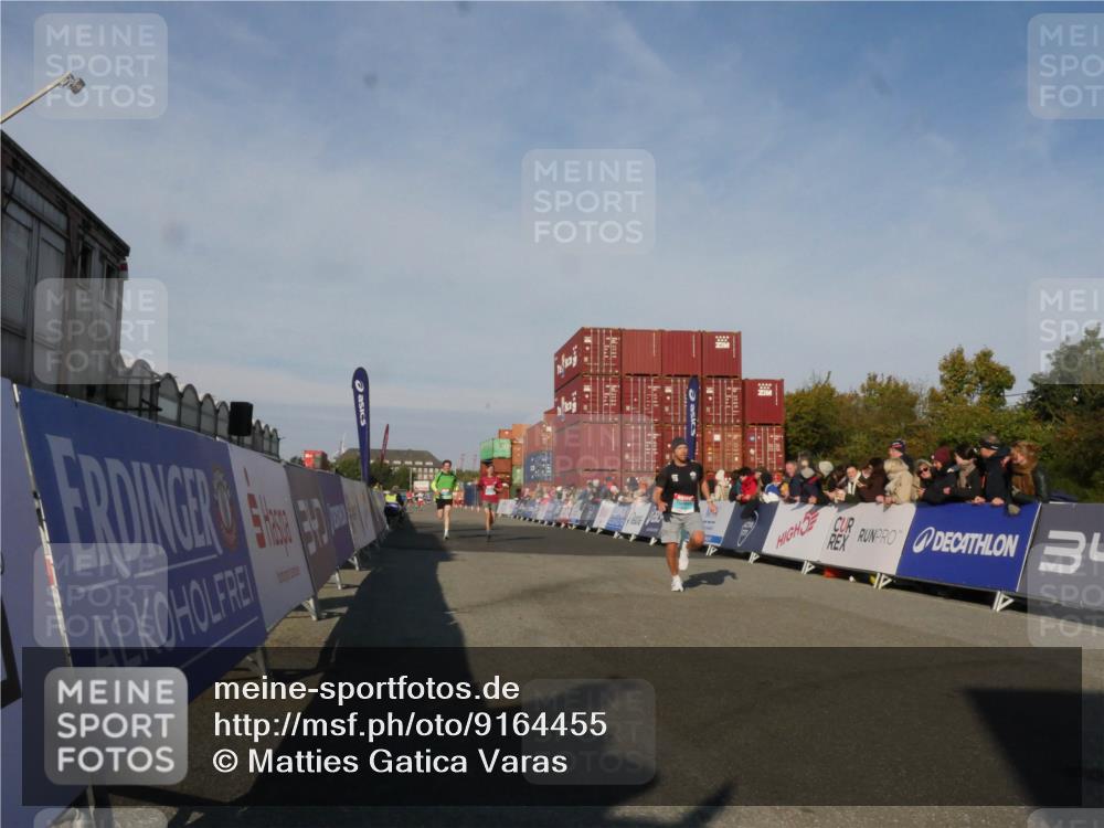 03.10.2025 - Köhlbrandbrückenlauf Matties Gatica Varas http://msf.ph/oto/9164455 03.10.2025 09:53:00 Ziel 1035, 2705, 3629 meine-sportfotos.de