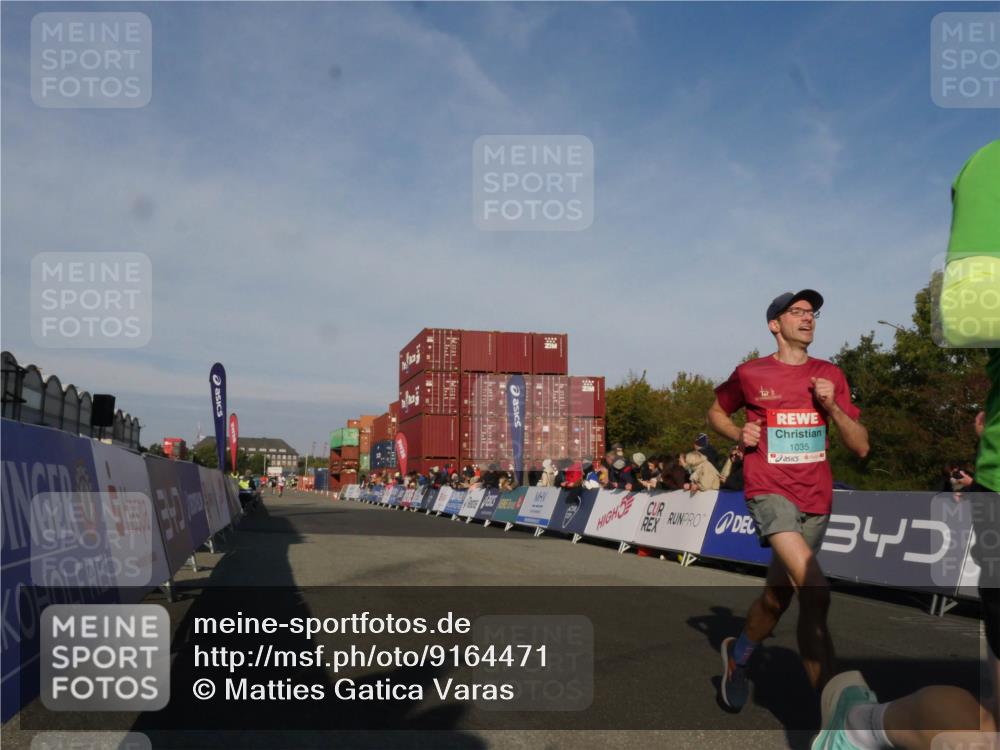 03.10.2025 - Köhlbrandbrückenlauf Matties Gatica Varas http://msf.ph/oto/9164471 03.10.2025 09:53:05 Ziel 1035, 2705 meine-sportfotos.de
