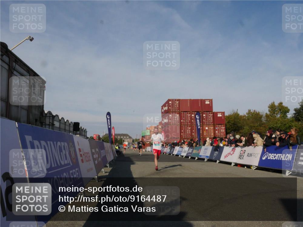03.10.2025 - Köhlbrandbrückenlauf Matties Gatica Varas http://msf.ph/oto/9164487 03.10.2025 09:53:17 Ziel 1029, 3618 meine-sportfotos.de
