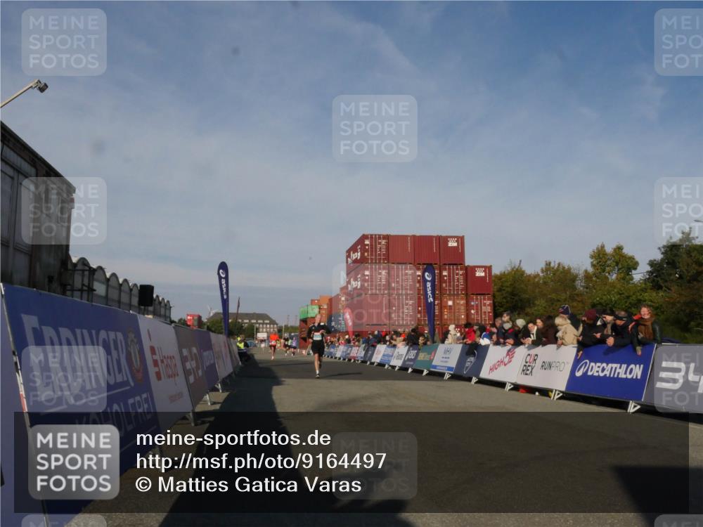 03.10.2025 - Köhlbrandbrückenlauf Matties Gatica Varas http://msf.ph/oto/9164497 03.10.2025 09:53:19 Ziel 1012, 1029, 3618 meine-sportfotos.de