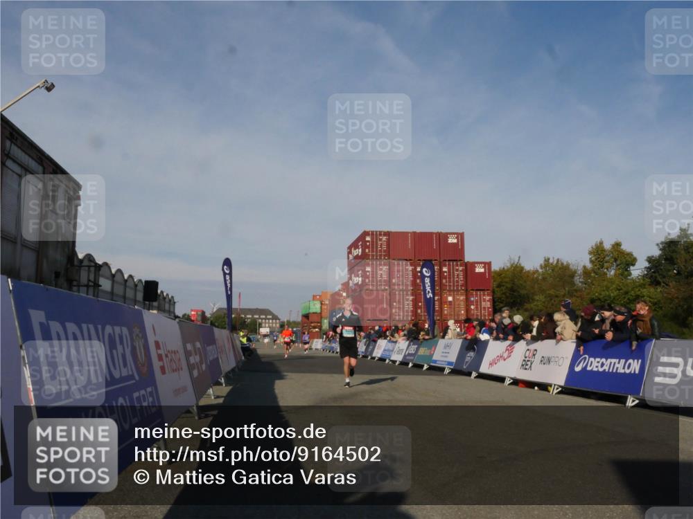 03.10.2025 - Köhlbrandbrückenlauf Matties Gatica Varas http://msf.ph/oto/9164502 03.10.2025 09:53:21 Ziel 1012, 1029, 3618, 3704 meine-sportfotos.de