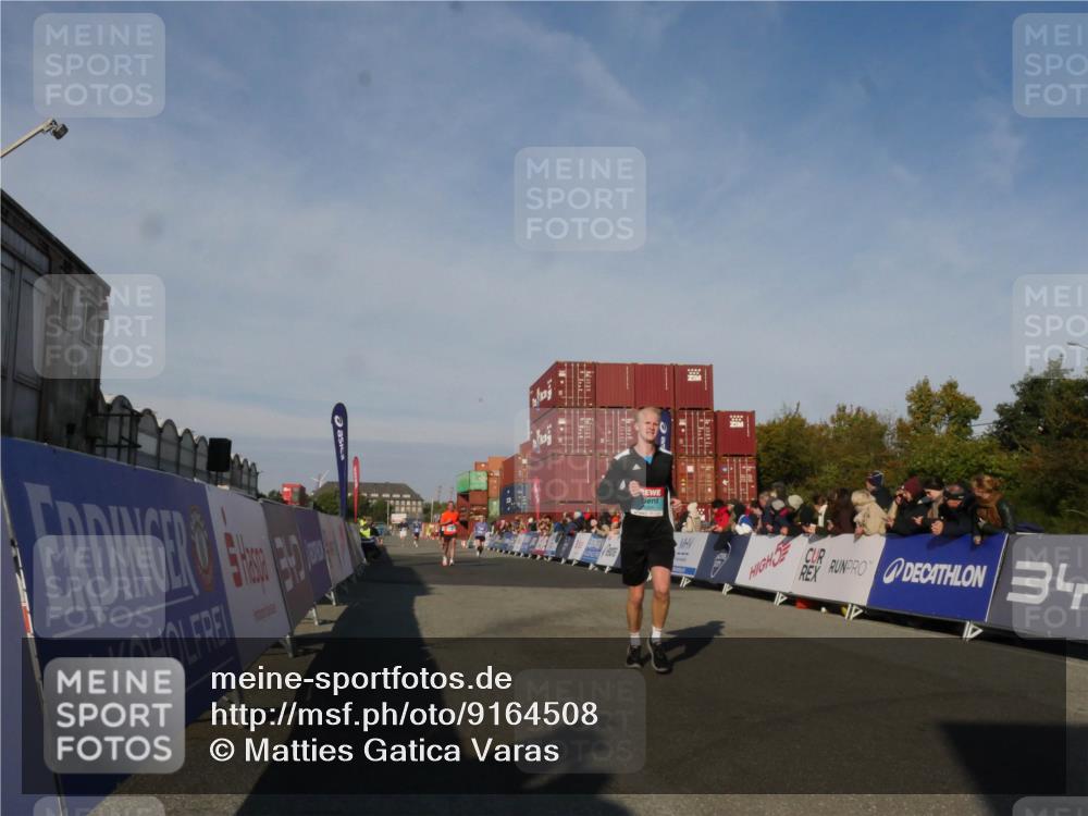 03.10.2025 - Köhlbrandbrückenlauf Matties Gatica Varas http://msf.ph/oto/9164508 03.10.2025 09:53:22 Ziel 1012, 1029, 3704 meine-sportfotos.de