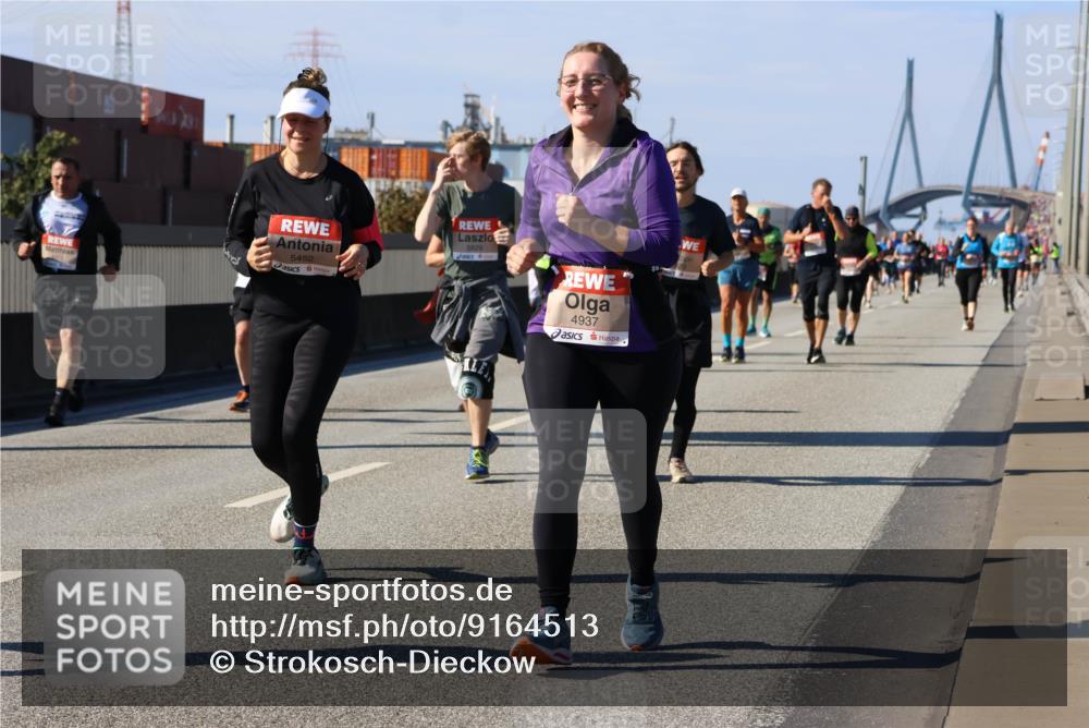 03.10.2025 - Köhlbrandbrückenlauf Strokosch-Dieckow http://msf.ph/oto/9164513 03.10.2025 13:09:20 Position 3 5452, 5829, 4937 meine-sportfotos.de