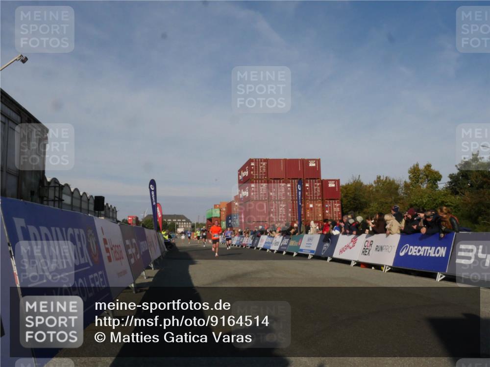 03.10.2025 - Köhlbrandbrückenlauf Matties Gatica Varas http://msf.ph/oto/9164514 03.10.2025 09:53:24 Ziel 1012, 1029, 3704 meine-sportfotos.de