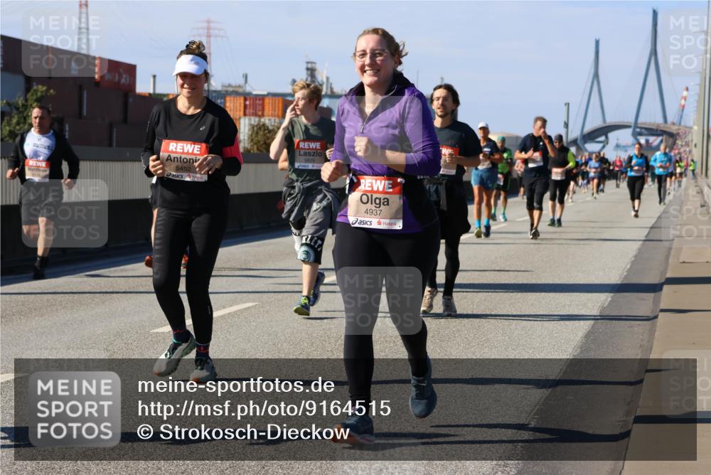 03.10.2025 - Köhlbrandbrückenlauf Strokosch-Dieckow http://msf.ph/oto/9164515 03.10.2025 13:09:20 Position 3 5452, 5829, 4937 meine-sportfotos.de