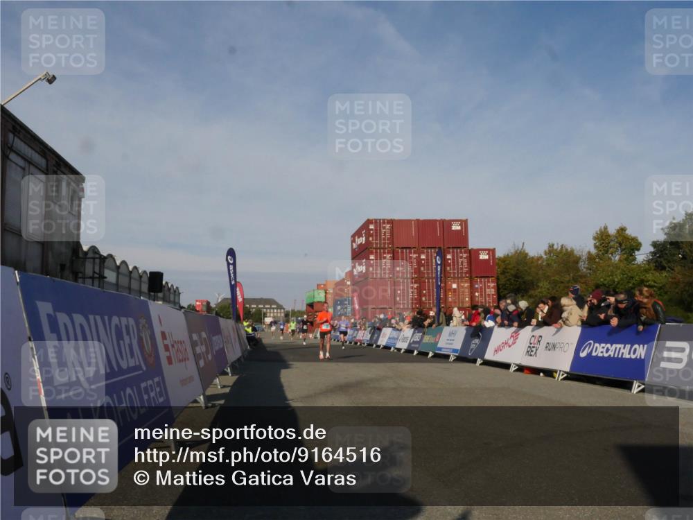 03.10.2025 - Köhlbrandbrückenlauf Matties Gatica Varas http://msf.ph/oto/9164516 03.10.2025 09:53:24 Ziel 1012, 1029, 3704 meine-sportfotos.de